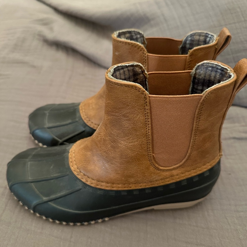 Magellan Chelsea Women’s Slip-on Duck Boots Size 6(NWOT)